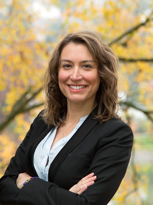 Christelle Carcone, candidate de la liste EM-MODEM Un souffle nouveau pour le Plessis-Robinson pour les élections municipales, propose une alternative démocratique et écologique