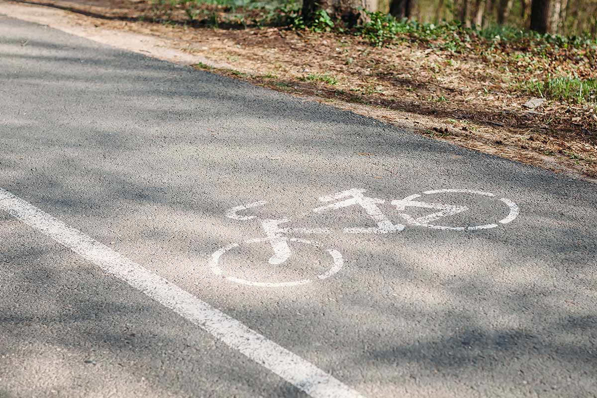 Multiplier par 3 les pistes cyclables sécurisées et créer des parkings à vélo dans différents lieux de la ville du Plessis Robinson