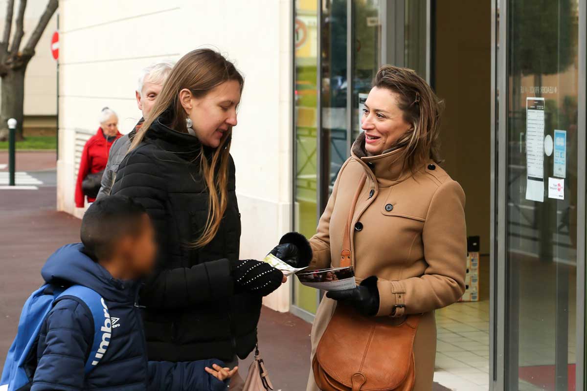 Christelle Carcone, candidate aux élections municipales du Plessis-Robinson part à la rencontre des robinsonnais